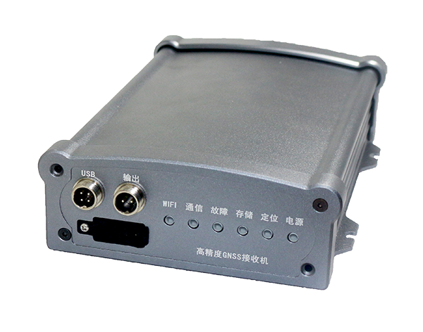 可跟踪多频段的GNSS卫星的信号，并通过优化硬件设计和抗干扰程序，显著增强接收机的信号处理能力，提高卫星数据质量，使监测精度有了明显改善。同时随着北斗卫星导航系统组网卫星的不断增多，GNSS接收机适用性与可靠性仍在不断增强。主要适用于滑坡监测、水电站大坝监测、地震研究、位移监测等高精度测量、定位、形变自动化监测领域。